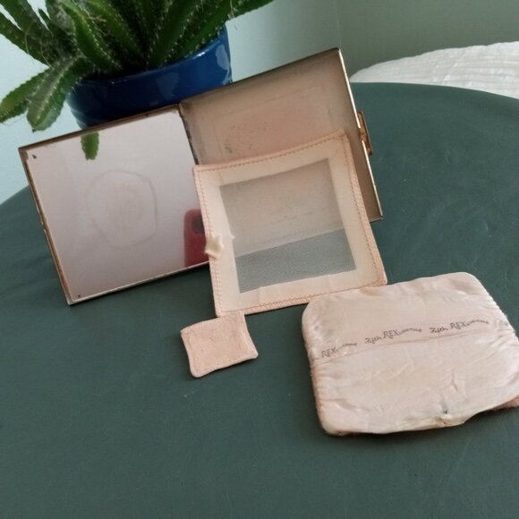 Fifth Rex Avenue Vintage Filigree Compact w/ Mirror Square Gold Tone w/ Orignal - Picture 6 of 10